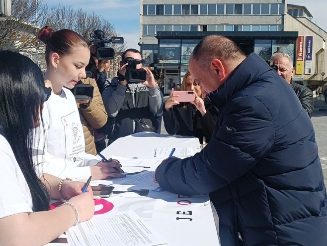 Црнадак потписао петицију - Фото: РТРС