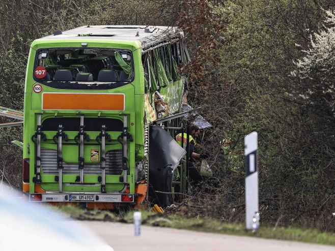 Несрећа са аутобусом (Фото: EPA-EFE/FILIP SINGER/илустрација) - 