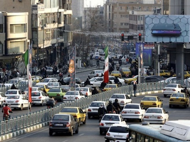 Техеран (Фото:  EPA-EFE/ABEDIN TAHERKENAREH) - 