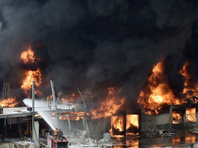 Пожар у складишту (фото: EPA-EFE/WAEL HAMZEH - илустрација) - 