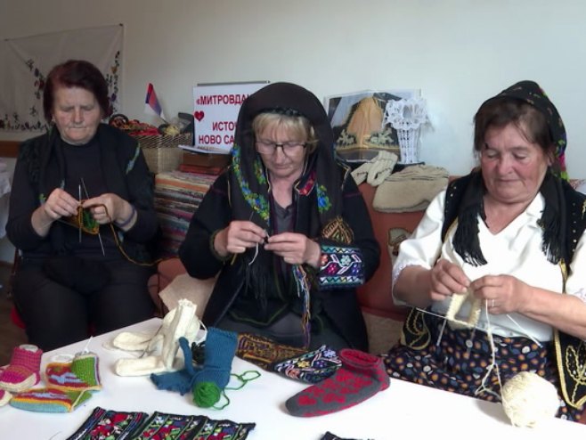 Удружење "Митровданак" његује традицију и чува од заборава израду ручних радова (ВИДЕО)