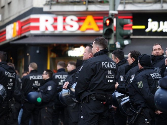 У навијачким нередима у Берлину повријеђено најмање 155 полицајаца