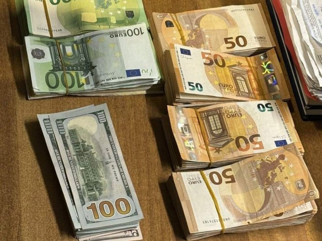 УИО: Одузета већа количина непријављеног новца у личном пртљагу код држављанина Турске