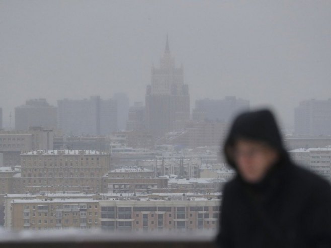 Необична сњежна олуја захватила Москву (ВИДЕО)