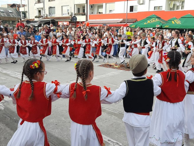 Фестивал "Ђерам" окупио 300 малишана, чувара српске традиције