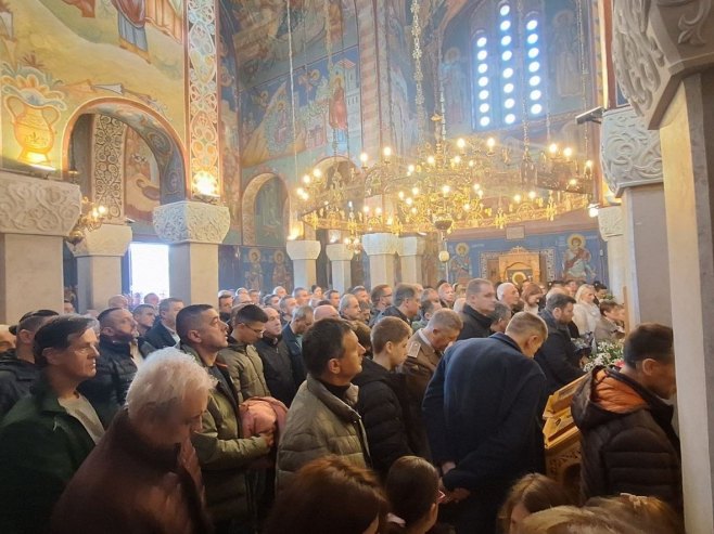 Света архијерејска литургија поводом 25 година од Дучићевог повратка у Требиње (ВИДЕО) Света архијерејска литургија поводом 25 година од Дучићевог повратка у Требиње (ВИДЕО)