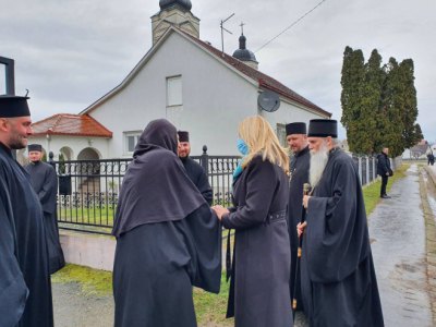 Предсједница Српске у посјети манастиру Јасеновац