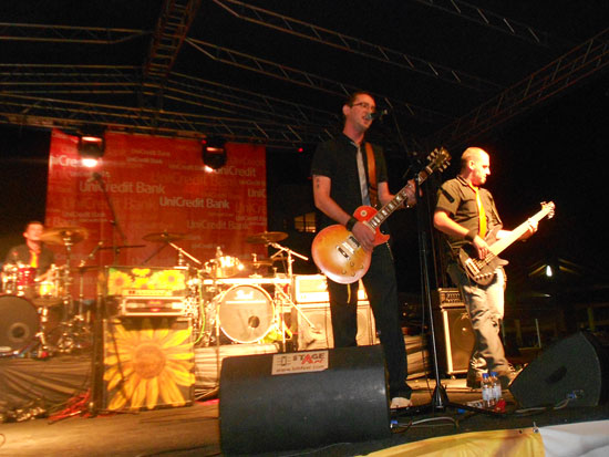 Апсолутна музичка атракција, група ALEXANDRIA наступила је као предгрупа популарном бенду “Ван Гог” у Мостару. 
