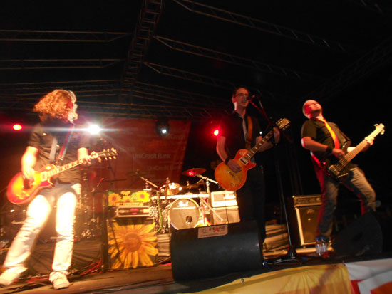 Апсолутна музичка атракција, група ALEXANDRIA наступила је као предгрупа популарном бенду “Ван Гог” у Мостару. 

