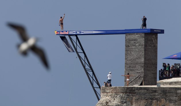Скокови са платформе високе 27 метара на тврђави Ел Моро у Хавани...