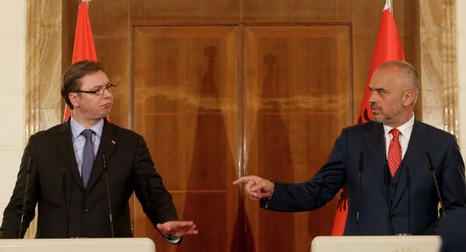 Aleksandar Vučić i Edi Rama (foto: © AFP 2015/ GENT SHKULLAKU) 