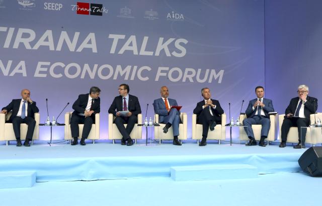 Економски форум у Тирани (фото: АП)