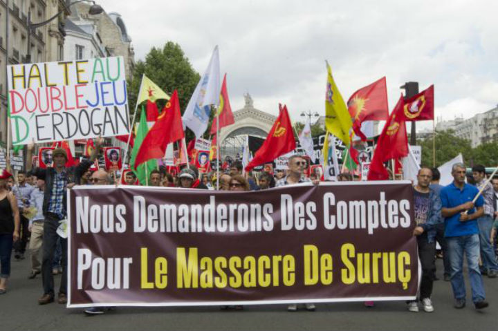 Протест Курда у Паризу (photo: AP)