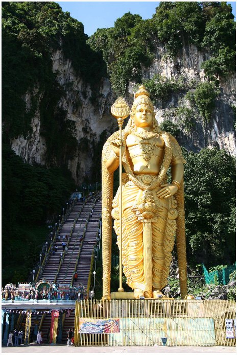 Статуа индијског бога Муругана, у близини Бату пећине Селангора, у Малезија, висока је 42 метра (Фото: Screenshot)