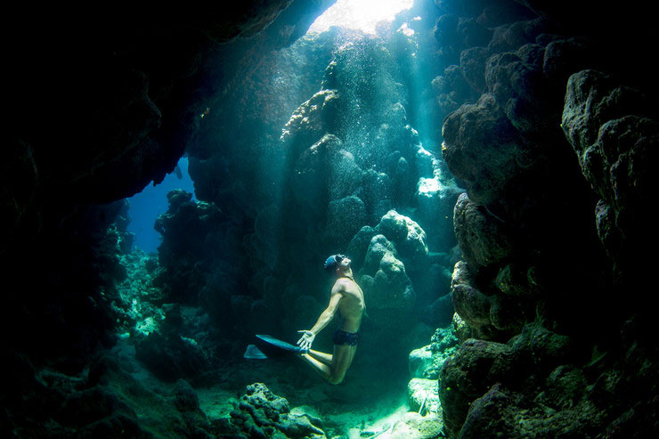 Импресивне фотографије плавог мора и морског дна у близини острва Тахити... (Фото: Profimedia)