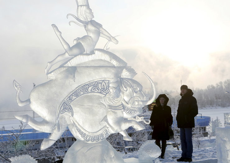 У сибирском граду Краснојарску одржан је међународни фестивал скулптура од снијега и леда "Магични лед Сибира".