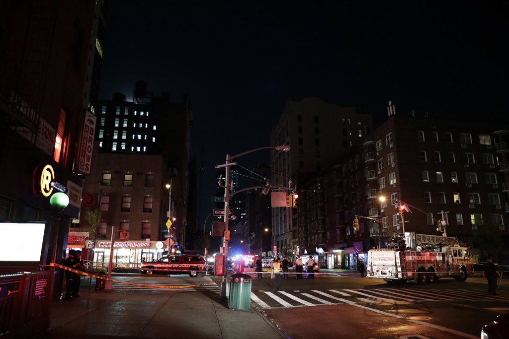 Бомба у Њујорку (фото: EPA/JASON SZENES)