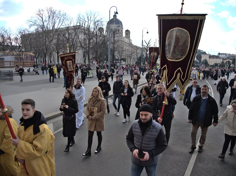 Литија и у Бечу, подршка СПЦ у Црној Гори