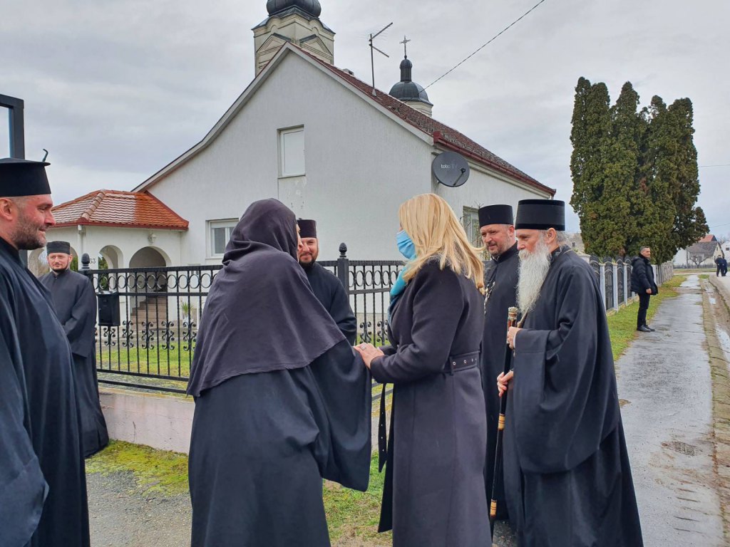Жељка Цвијановић у посјети манастиру Јасеновац
