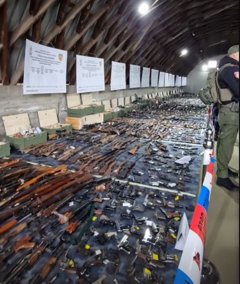 Предато нерегистровано оружје и муниција (Фото: Фото: instagram.com/buducnostsrbijeav) 