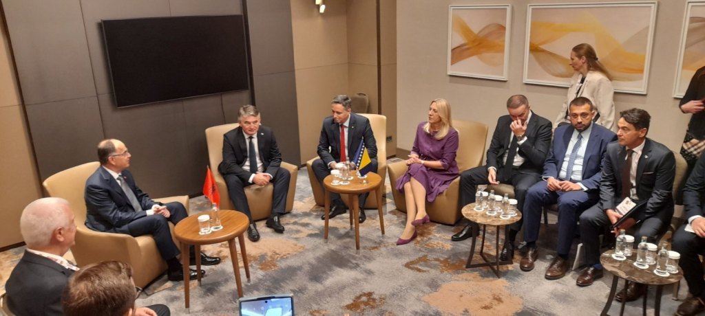 Састанак са члановима предсједништва (Фото: РТРС)