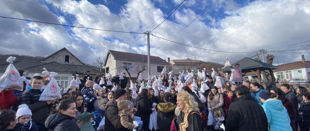 Paketići za djecu Kosova i Metohije (foto: RTRS)