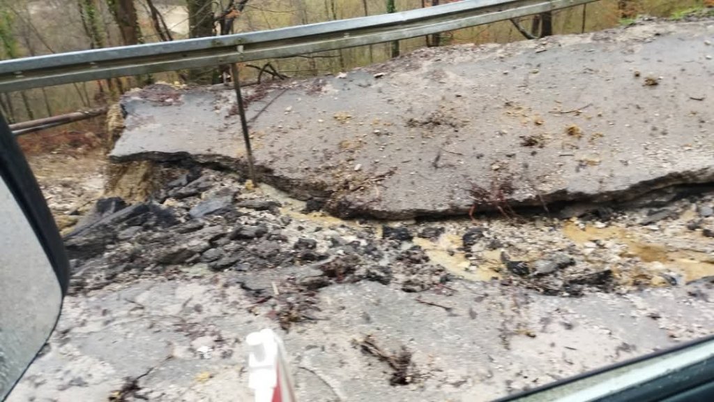 Oštećen regionalni put Banjaluka-Kneževo (Foto: RTRS)