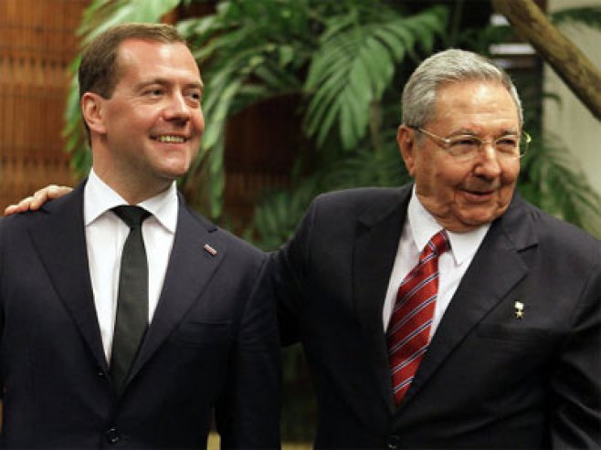 Дмитриј Медведев и Раул Кастро (архив) - 