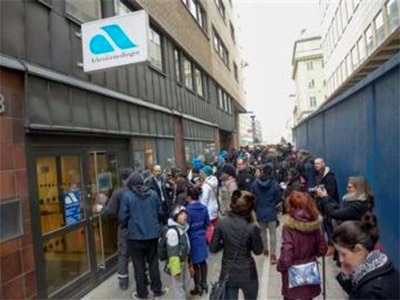 Хаос испред завода за запошљавање у Стокхолму - Фото: AP
