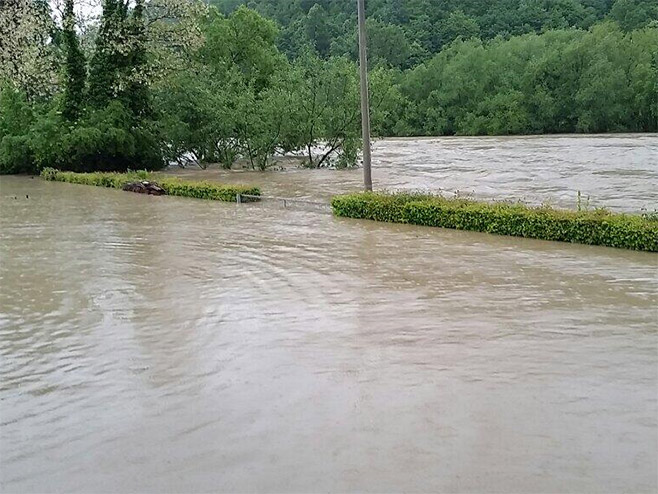 Banjaluka- Vrbas poplavio pojedine dijelove naselja Lazarevo