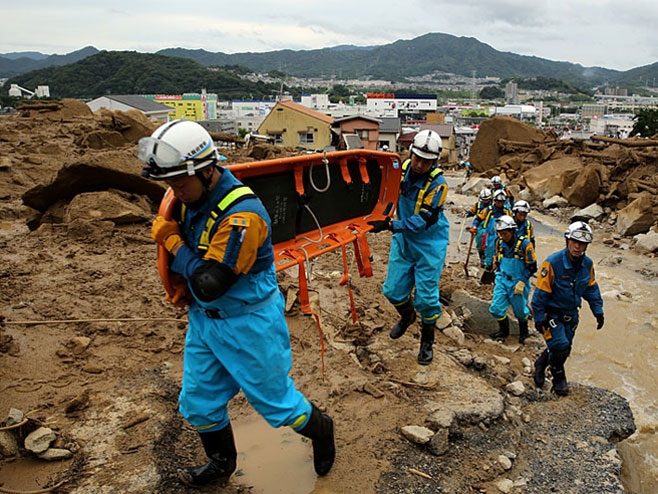 Потрага за несталим у клизишту на Хирошими - Фото: Getty Images