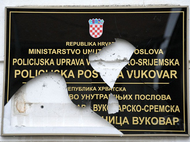 Двојезичне табле у Вуковару (Foto: Hina) - 