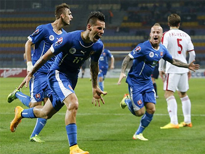 Радост словачких играча.. - Фото: REUTERS