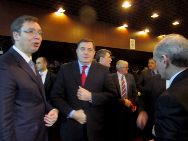 Vučić i Dodik na Kongresu Socijalističke partije 