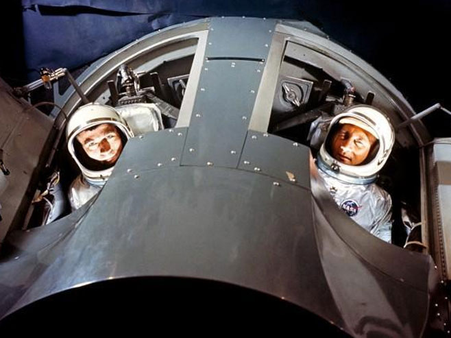 Џон Јанг и Гас Грисом у свемирској мисији Џемини 3 (Фото НАСА) 