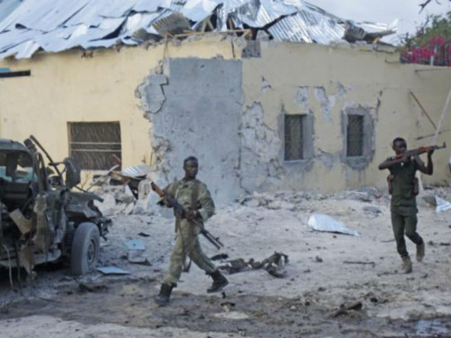Исламисти упали у хотел у Могадишу - Фото: AP