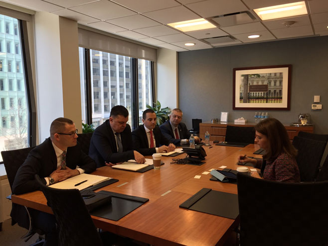 Министар финансија РС Зоран Тегелтија у Вашингтону са представницима Инвестиционог фонда "Eaton Vance" (Фото: Срна)