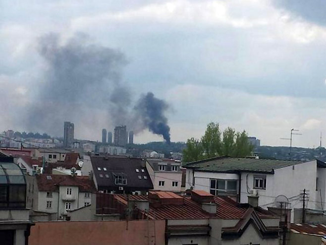 Požar na stadionu FK Rad (Foto: twitter/@BojanMoraca)
