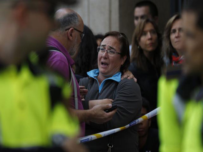 Барселона: Ученик самострелом убио професора - Фото: AP