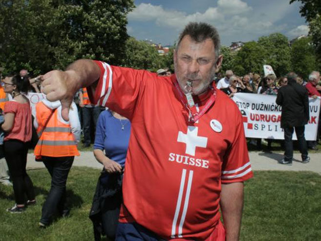 Загреб: Протест корисника кредита у швајцарцима 