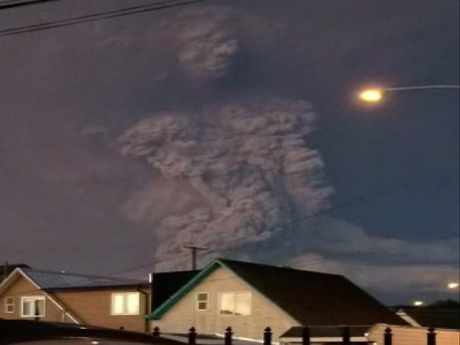 Након ерупције чилеанског вулкана Калбуко - облак човјечијег облика - Фото: Screenshot