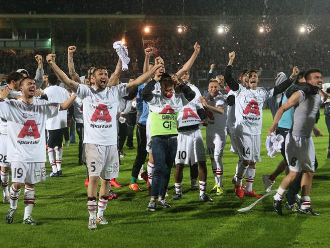 Фудбалери Каприја прослављају улазак у Серију А - Фото: getty