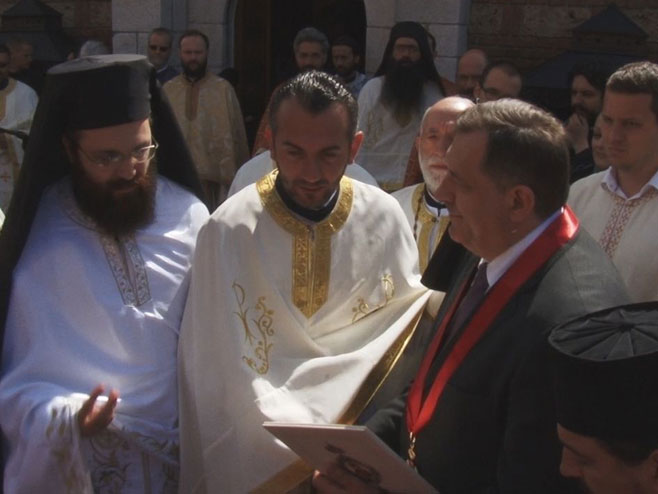 Dodik odlikovan Ordenom Svetog vladike Nikolaja (FOTO:SRNA) 