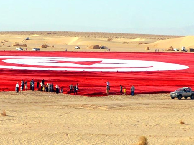 Тунис: Застава величине 19 фудбалских терена (фото:www.hindustantimes.com/) - Фото: AFP