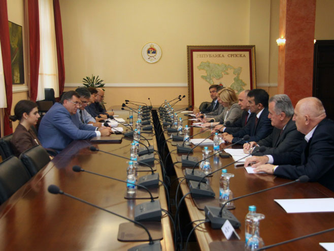 Додик са представницима владајућих странака у НС РС (фото: СРНА)
