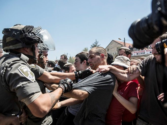 Sukob policije i demonstranata