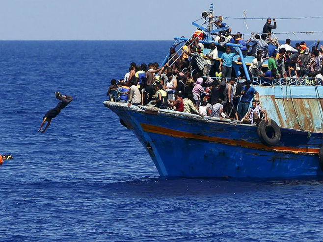 Брод са избјеглицама (photo: Twitter) - 