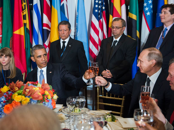 Обама и Путин, здравица (фото: Amanda Voisard / UN)