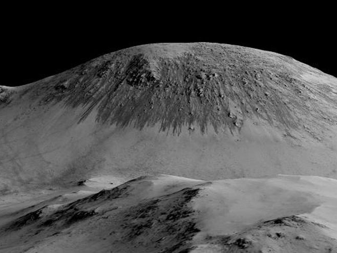 Planina na Marsu sa koje se slivala voda (Foto: Nasa)