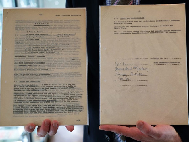 Prvi ugovor Bitlsa (FOTO:AFP)